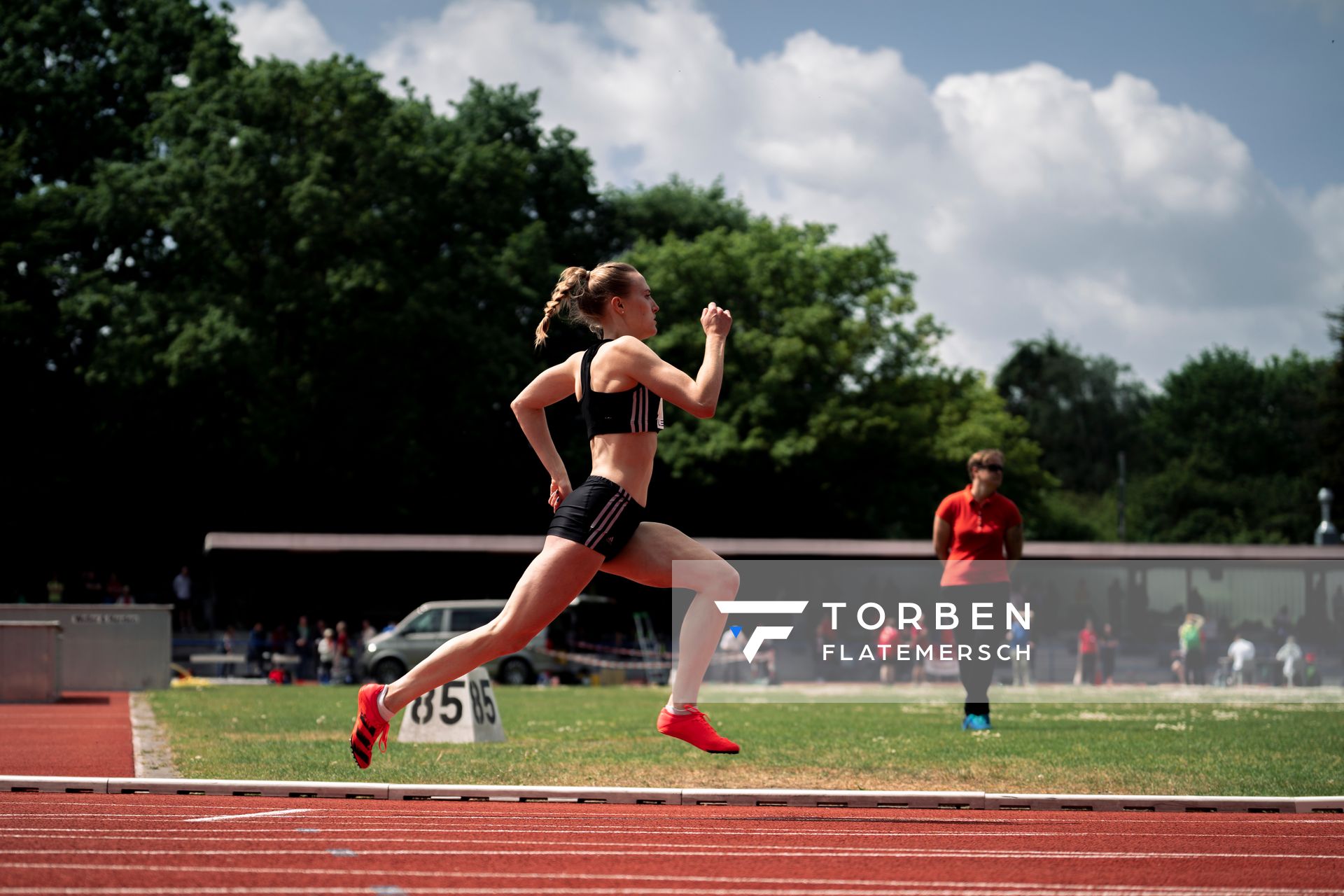 Nina Schroeter (SCC Berlin) ueber 400m Huerden am 14.05.2022 beim Nationalen Leichtathletik-Meeting im Erika-Fisch-Stadion in Hannover